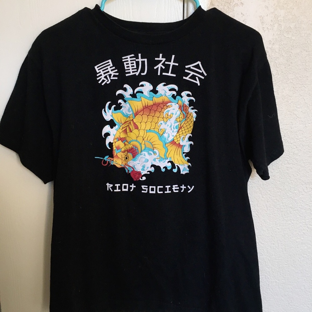 Never worn boys XL tee